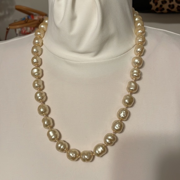 Chanel vintage 80s Faux pearl necklace - Picture 6 of 9